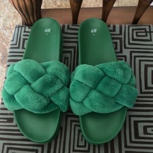 Stunning Soft cozy H&M slides